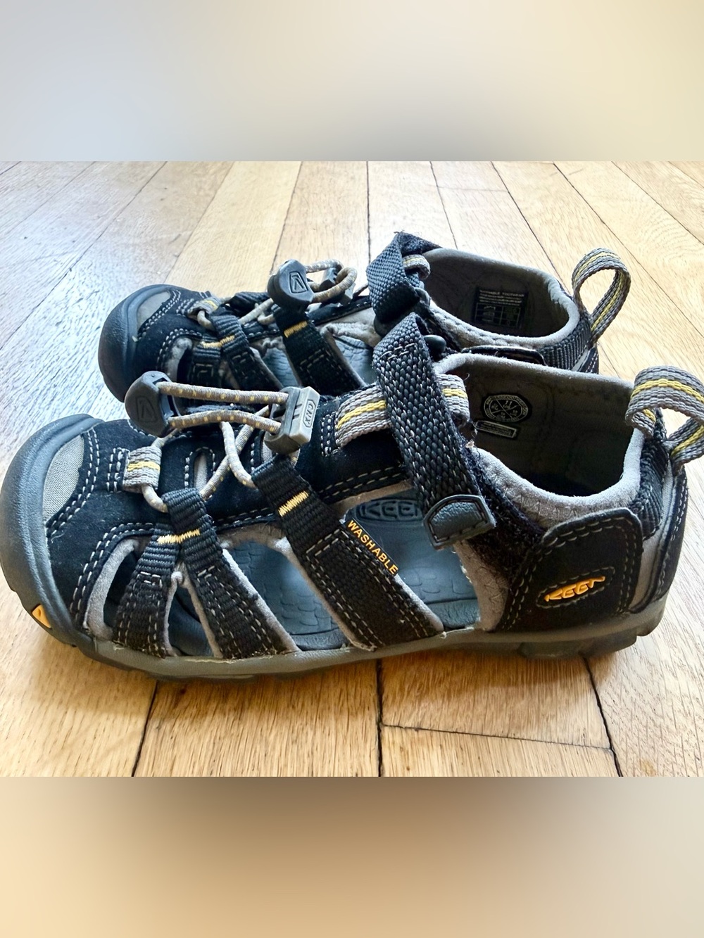 Keen Kids Black and Gray Seacamp Closed Toe Sandals Size 11 - Picture 2 of 5